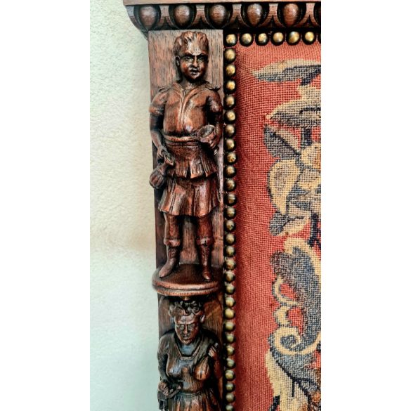 Antik, reneszánsz stílusú,dúsan faragott gobelin szövetű karfás trónfotel