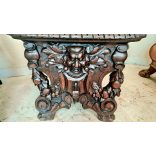 Antik, reneszánsz stílusú,dúsan faragott karfás sgabello székek