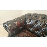 Gyönyörű antik konyak színű eredeti Angol chesterfield bőr kanapé