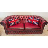 Gyönyörű 3-2 ,antik burgundi színű eredeti Angol chesterfield bőr ülőgarnitúra