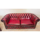 Gyönyörű 3-2 ,antik burgundi színű eredeti Angol chesterfield bőr ülőgarnitúra
