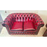 Gyönyörű 3-2 ,antik burgundi színű eredeti Angol chesterfield bőr ülőgarnitúra