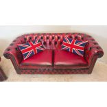 Gyönyörű 3-2 ,antik burgundi színű eredeti Angol chesterfield bőr ülőgarnitúra