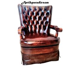 Antik konyak színű chesterfield bőr fotel