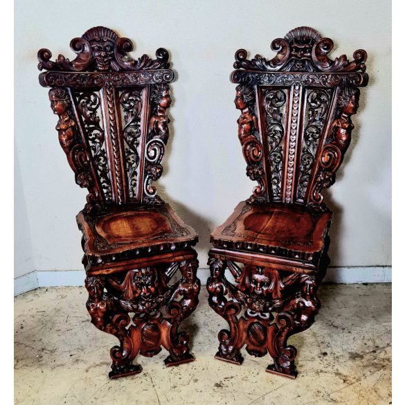 Antik, reneszánsz ,dúsan faragott "sgabello" székek.(Olasz reneszánsz)
