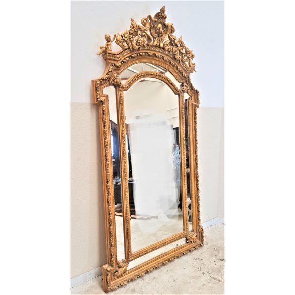 Hatalmas aranyozott ,puttós kastélytükör