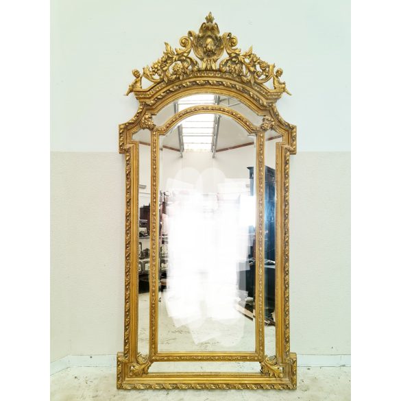 Hatalmas aranyozott ,puttós kastélytükör