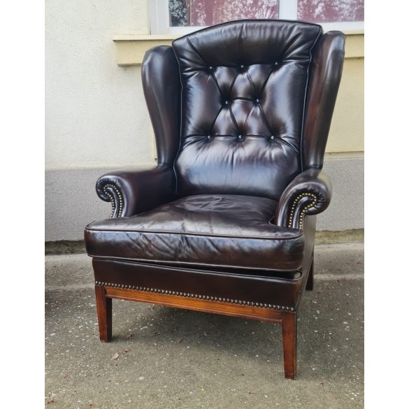 Angol chesterfield füles bőr fotel