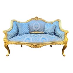 Aranyozott kis kanapé