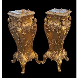 Aranyozott posztamensek