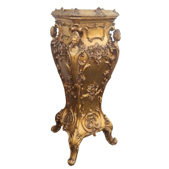 Aranyozott posztamensek