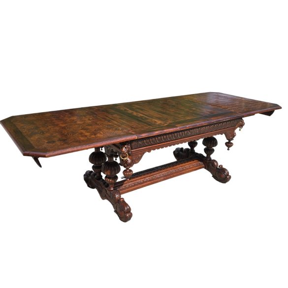 Antik, frissen felújított, dúsan faragott reneszánsz stílusú bővíthető étkezőasztal