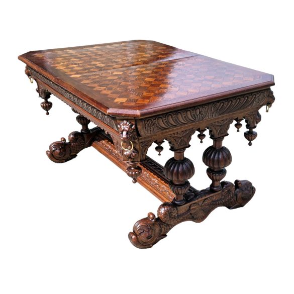 Antik, frissen felújított, dúsan faragott reneszánsz stílusú bővíthető étkezőasztal