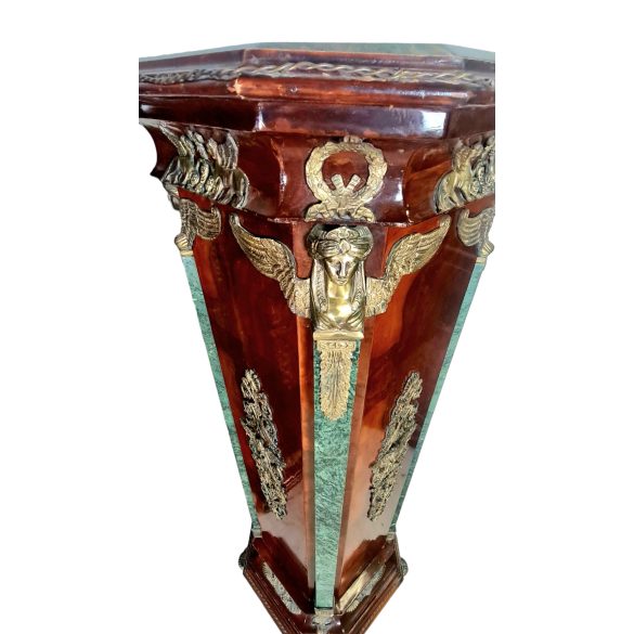 Gyönyörű empire stílusú posztamensek