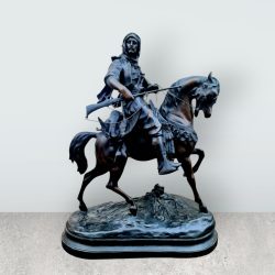   Vadászatból visszatérő arab harcos lovával. Hatalmas bronz szobor!44kg!