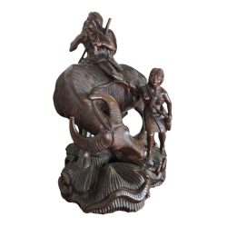 Gyönyörű, afrikai stílusú, faragott fa szobor