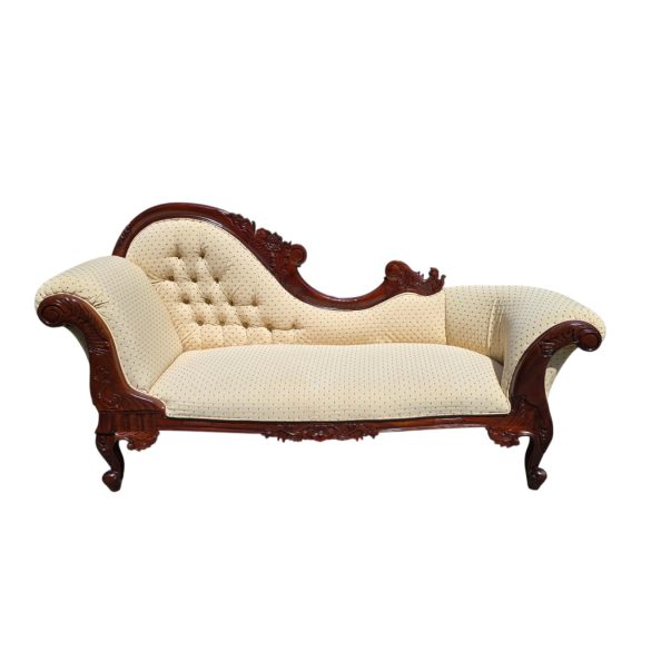 Lenyűgöző antik stílusú rekamié (chaise longue), amely a viktoriánus korszak eleganciáját idézi fel.