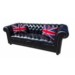 Elegáns fekete chesterfield kanapé
