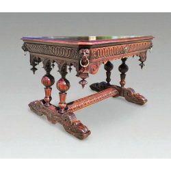   Antik,frissen felújított reneszánsz stílusú,dúsan faragott íróasztal