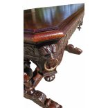 Antik,frissen felújított reneszánsz stílusú,dúsan faragott íróasztal