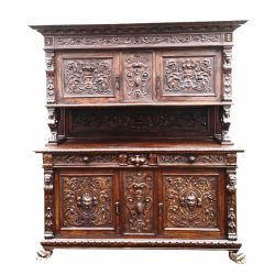   Frissen felújított antik reneszánsz stílusú,dúsan faragott tálalószekrény