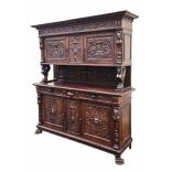 Frissen felújított antik reneszánsz stílusú,dúsan faragott tálalószekrény