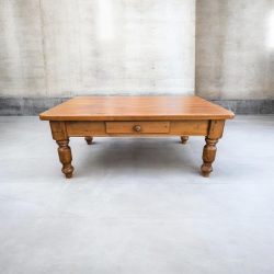 Rusztikus fenyő dohányzóasztal